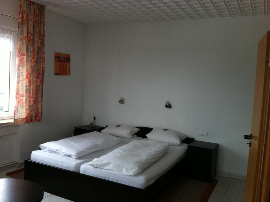 Hotel Goldener Engel Waldbronn Habitación foto